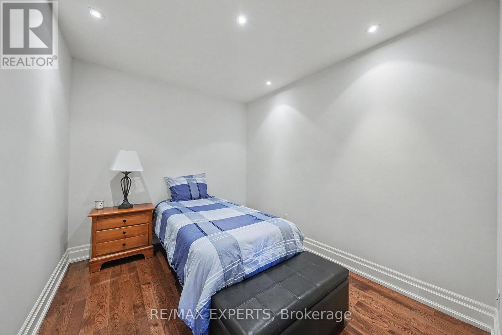 4 WOODLOT COURT - 24