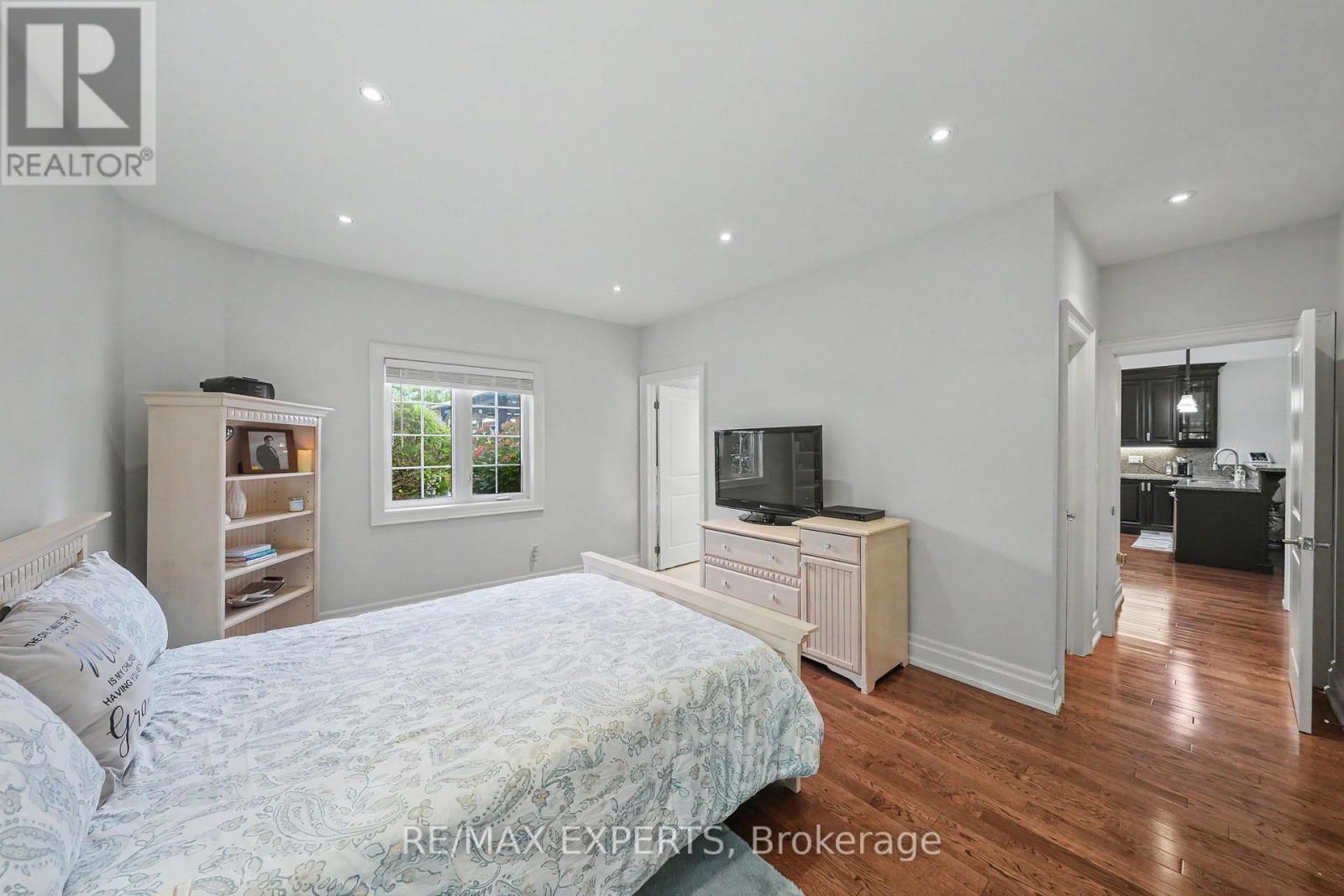 4 WOODLOT COURT - 25