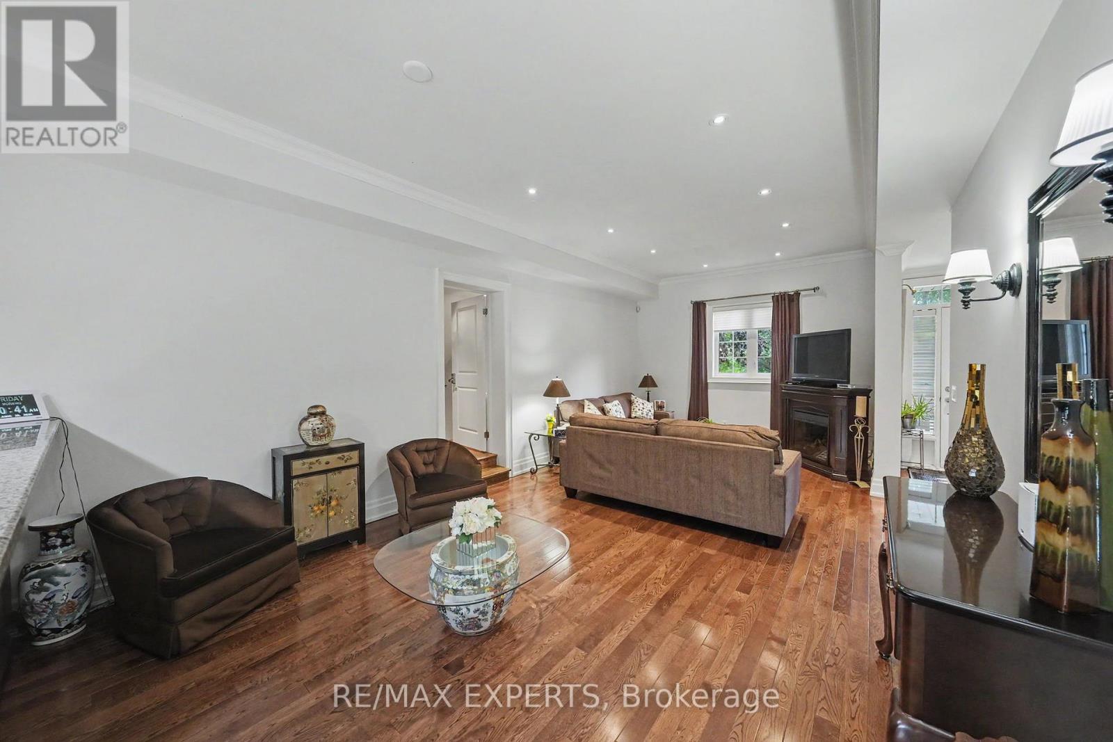 4 WOODLOT COURT - 27