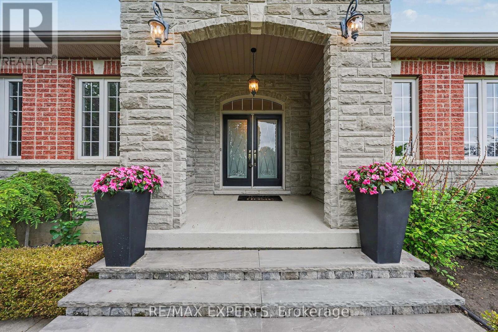 4 WOODLOT COURT - 3