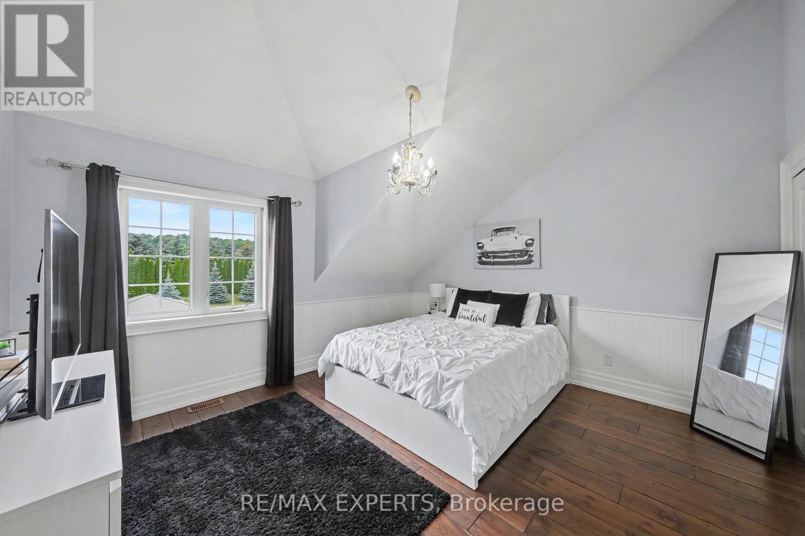 4 WOODLOT COURT - 30