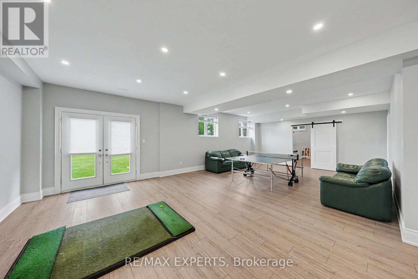 4 WOODLOT COURT - 34