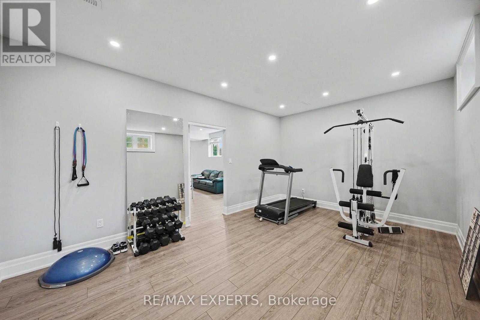 4 WOODLOT COURT - 36
