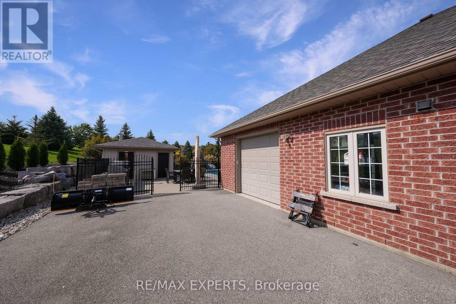4 WOODLOT COURT - 37