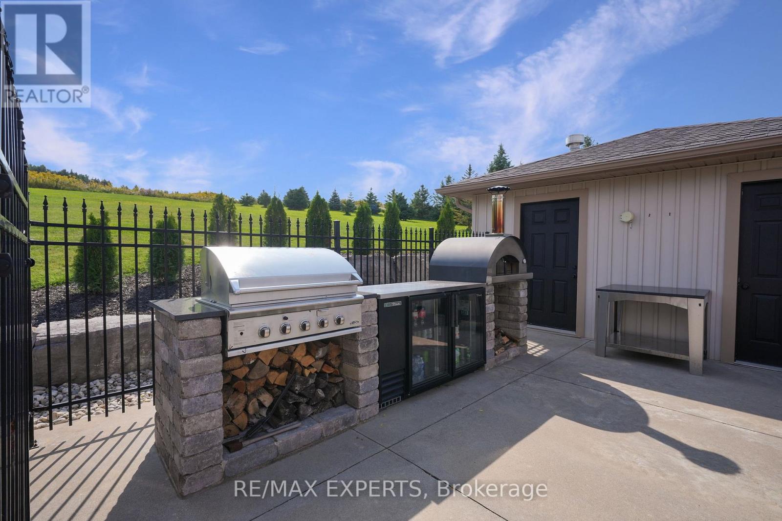 4 WOODLOT COURT - 38
