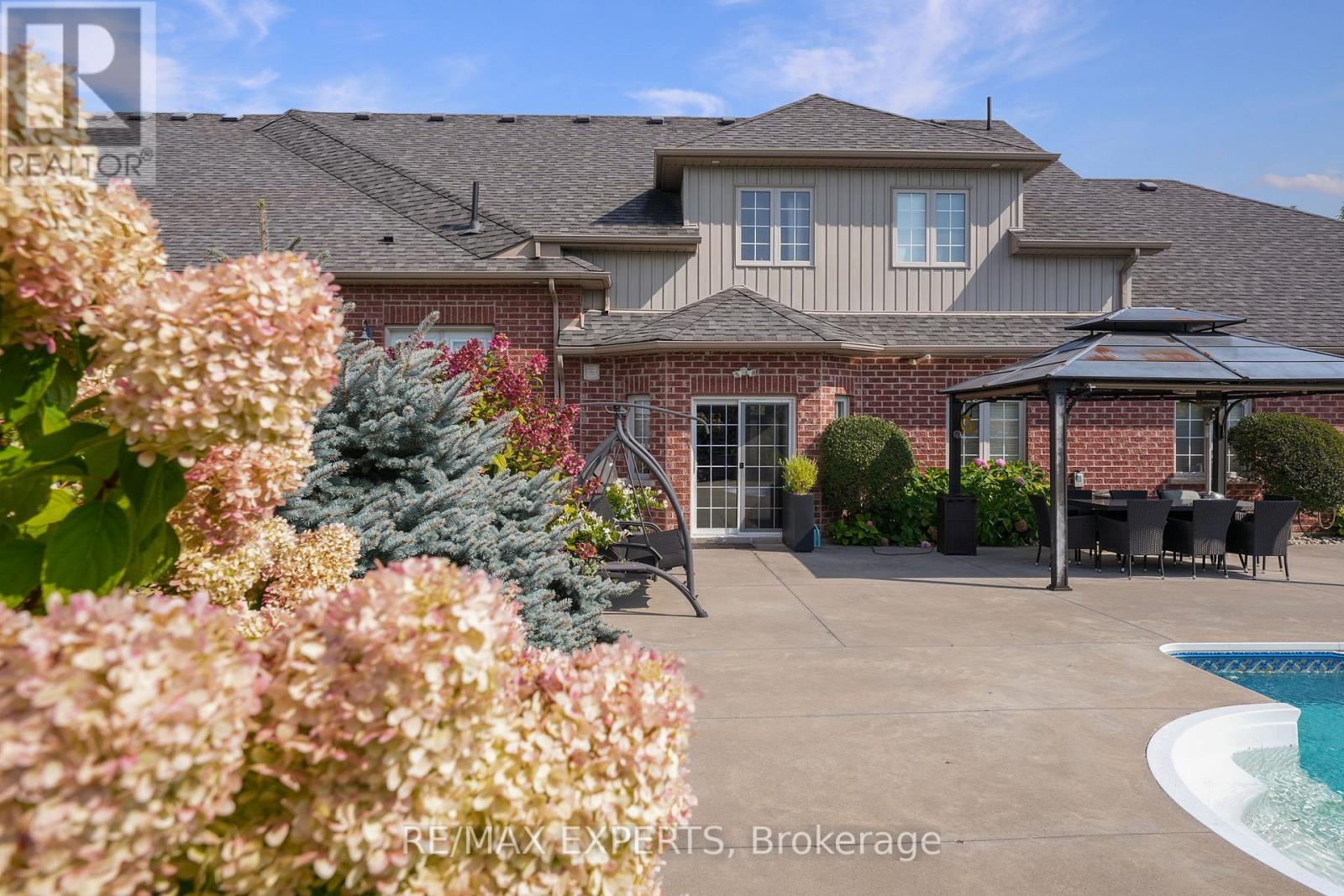 4 WOODLOT COURT - 41