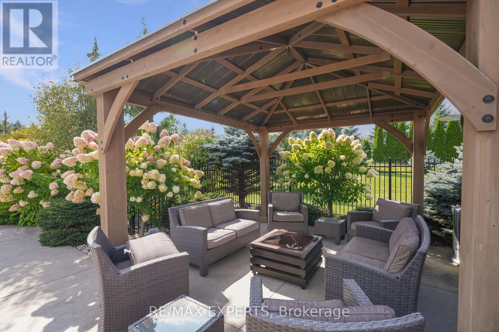4 WOODLOT COURT - 42
