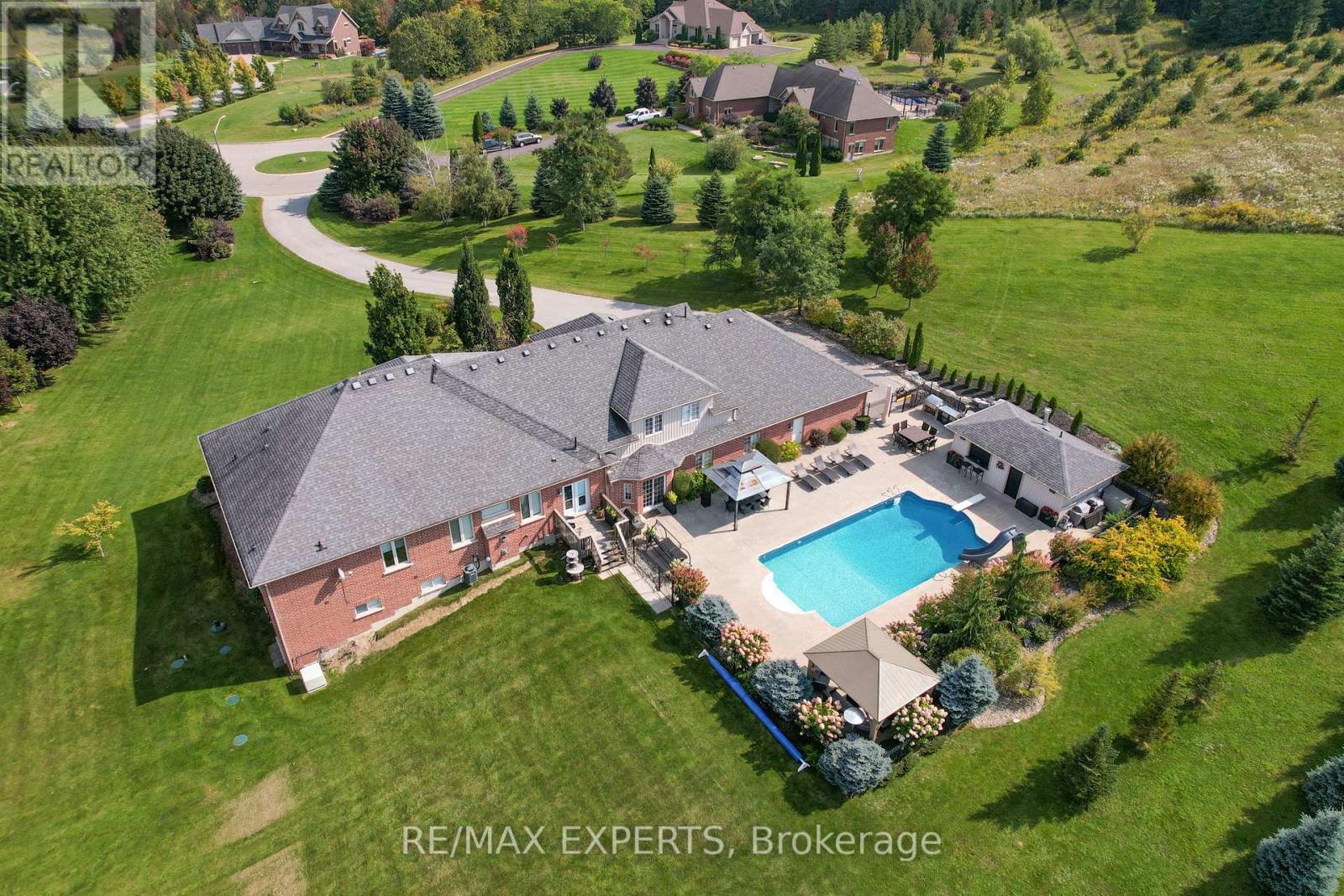 4 WOODLOT COURT - 43