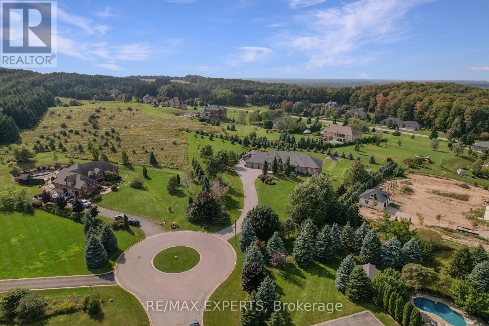4 WOODLOT COURT - 44