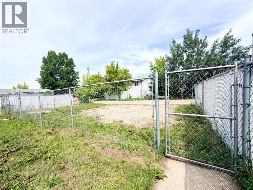 9622 123 Avenue — photo 40