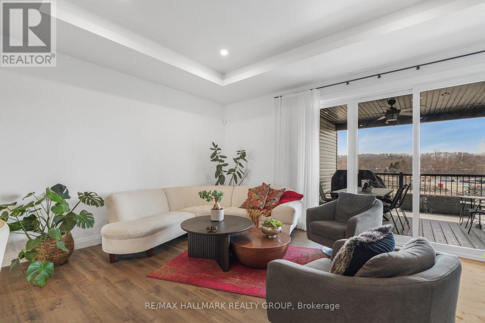 1069 DIAMOND STREET - 12