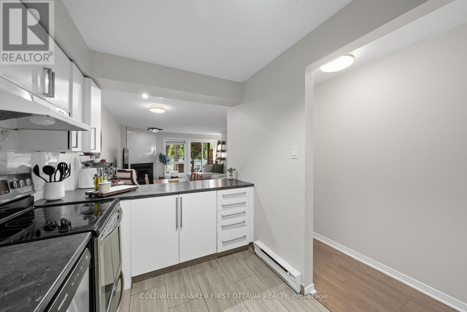386 BRISTON PRIVATE - 11