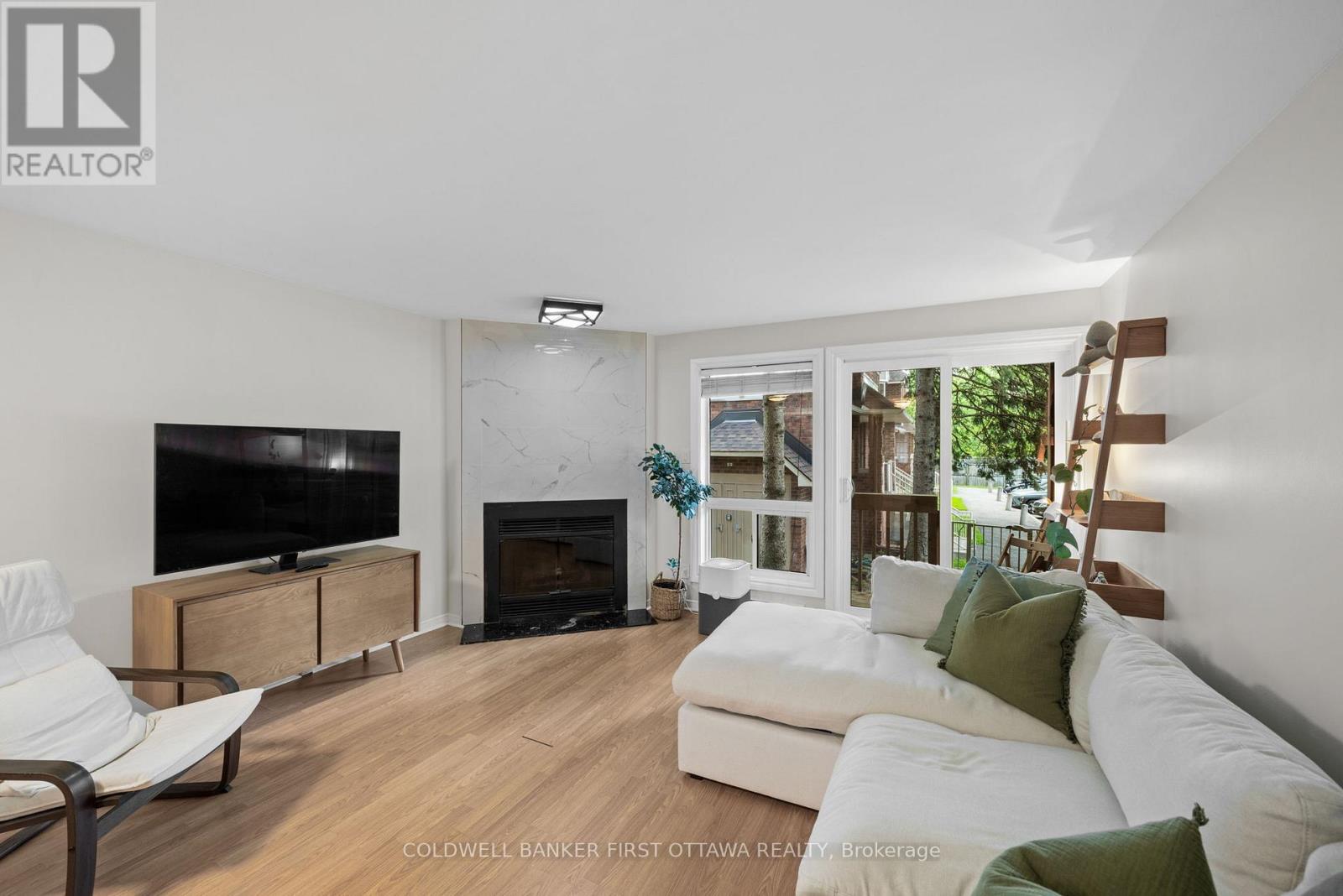 386 BRISTON PRIVATE - 14