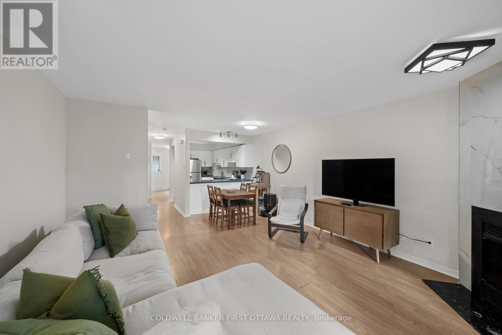 386 BRISTON PRIVATE - 15