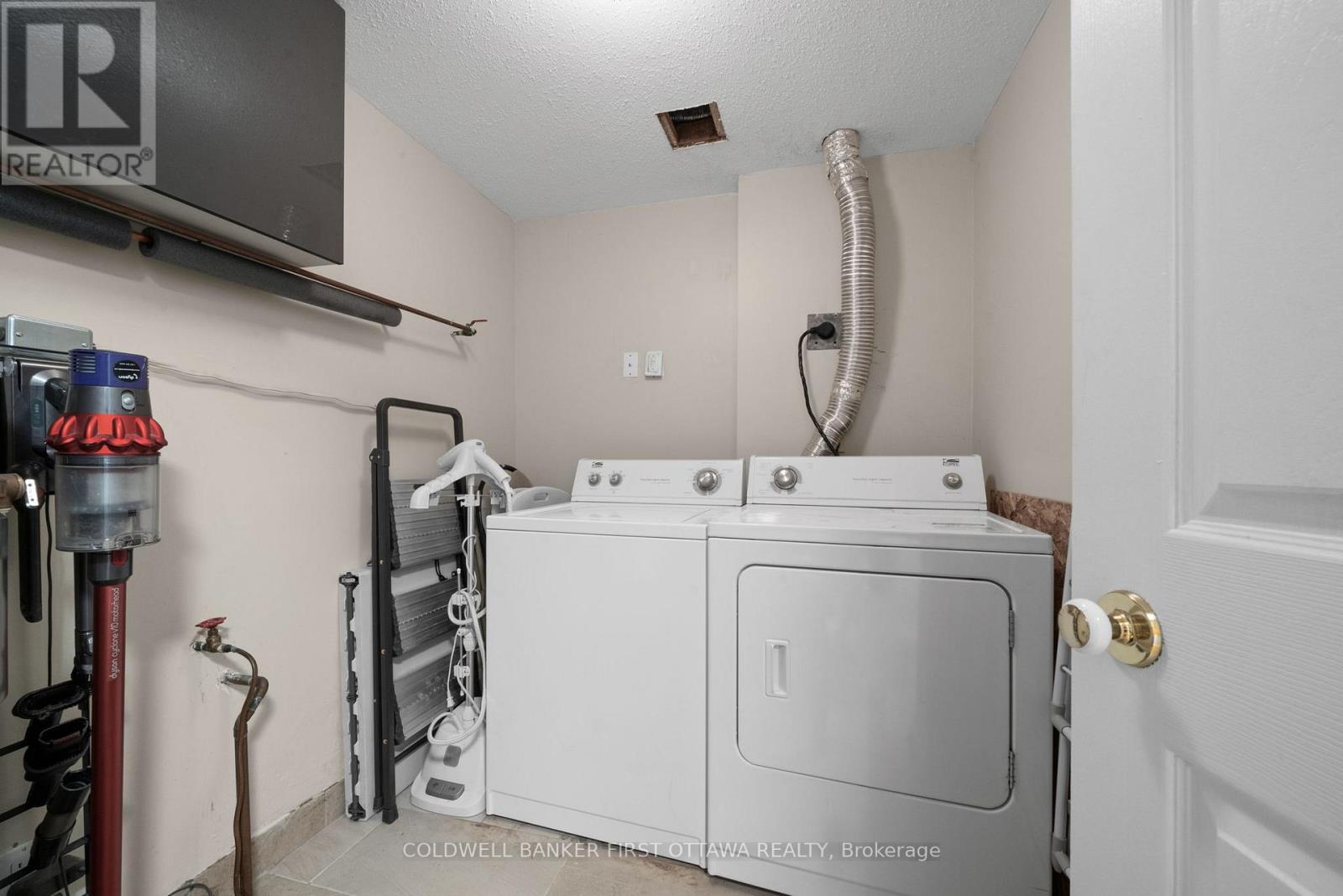 386 BRISTON PRIVATE - 27