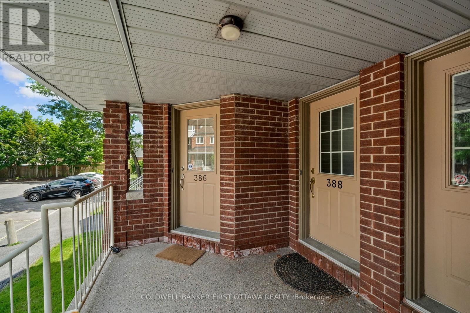 386 BRISTON PRIVATE - 3