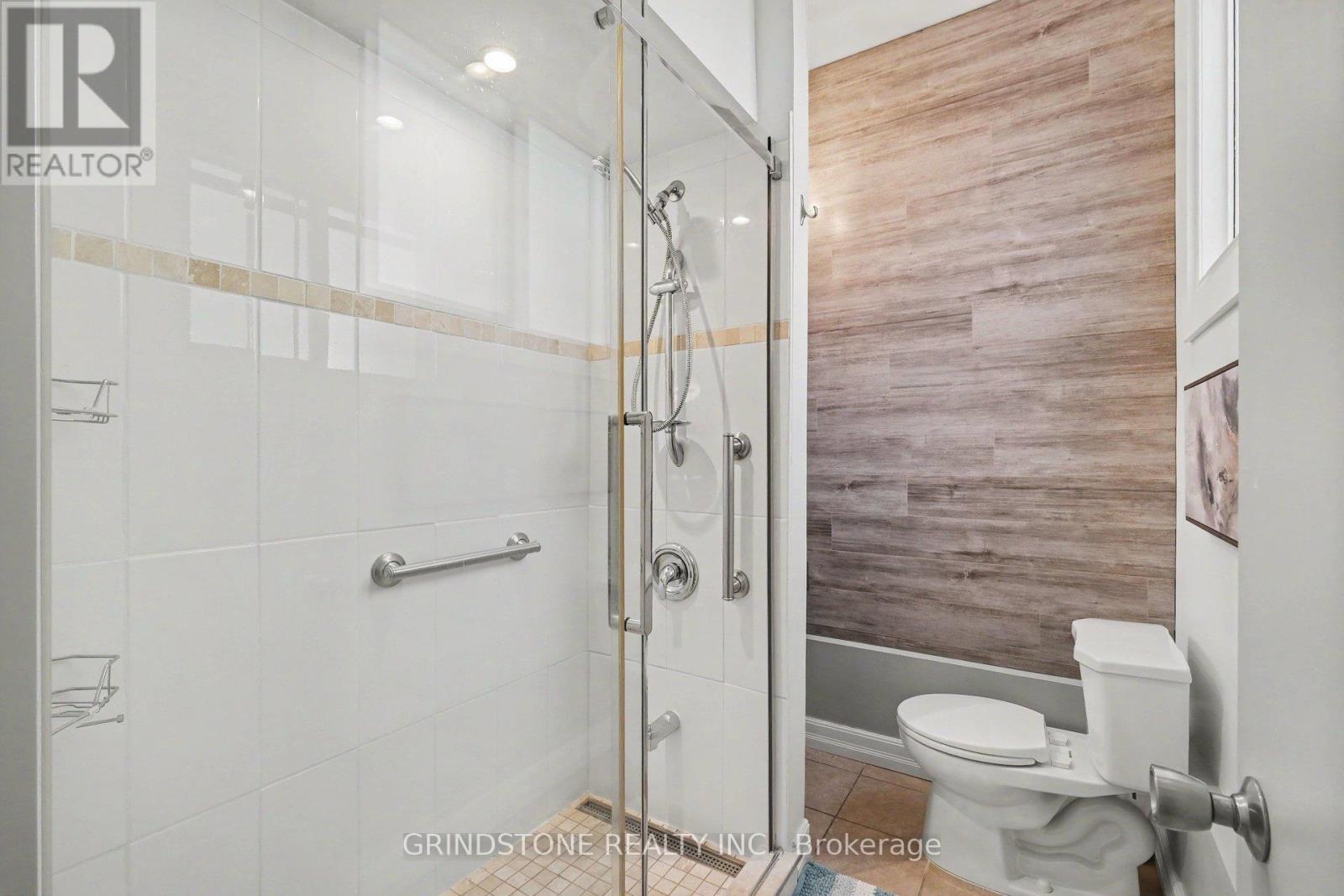 5 Bed, 2 Bath House for Sale in Ottawa – 20 LAVINA CRESCENT, Ottawa – MLS# X13496364 - Image 16