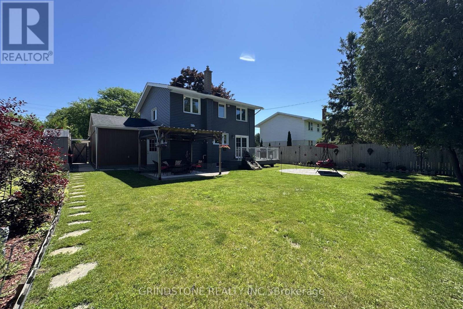 5 Bed, 2 Bath House for Sale in Ottawa – 20 LAVINA CRESCENT, Ottawa – MLS# X13496364 - Image 35