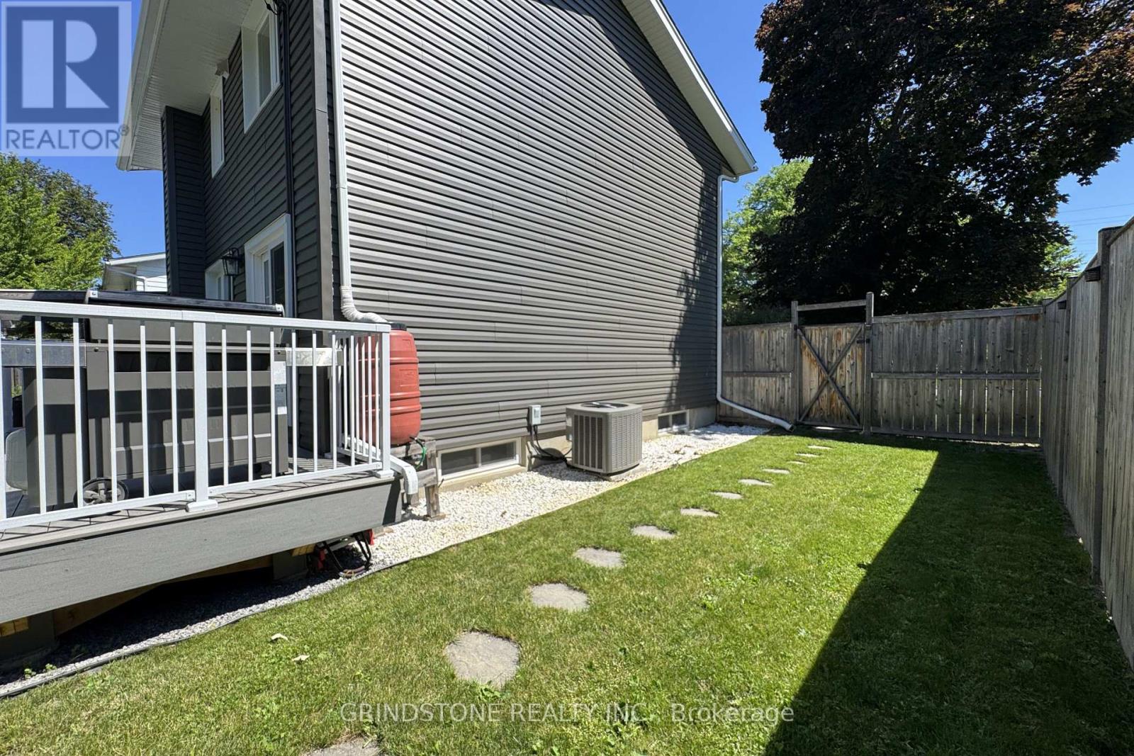 5 Bed, 2 Bath House for Sale in Ottawa – 20 LAVINA CRESCENT, Ottawa – MLS# X13496364 - Image 37