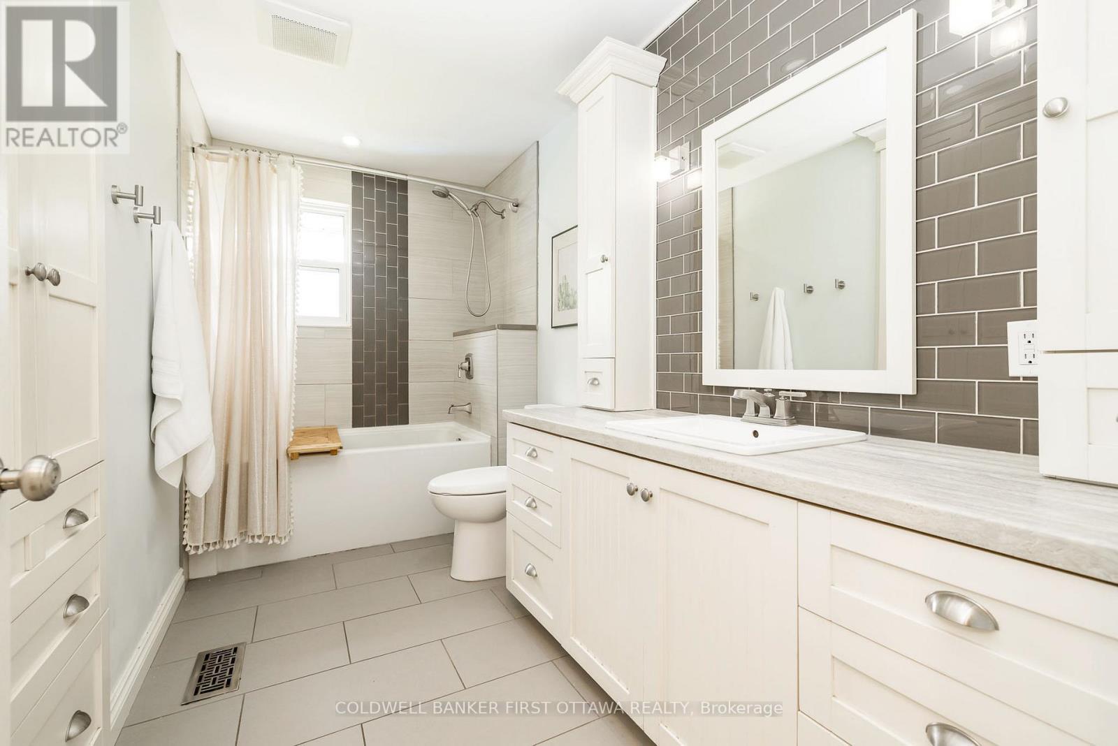 4 Bed, 2 Bath House for Sale in Ottawa – 174 LLOYDALEX CRESCENT, Ottawa – MLS# X13496392 - Image 24