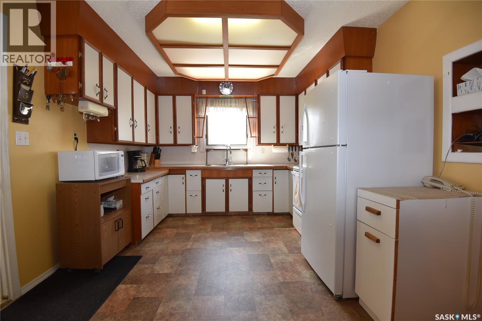 220 2nd STREET E - 3