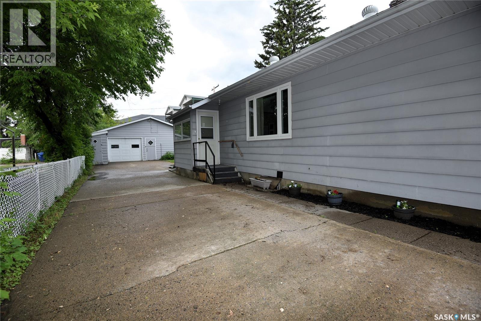 220 2nd STREET E - 25