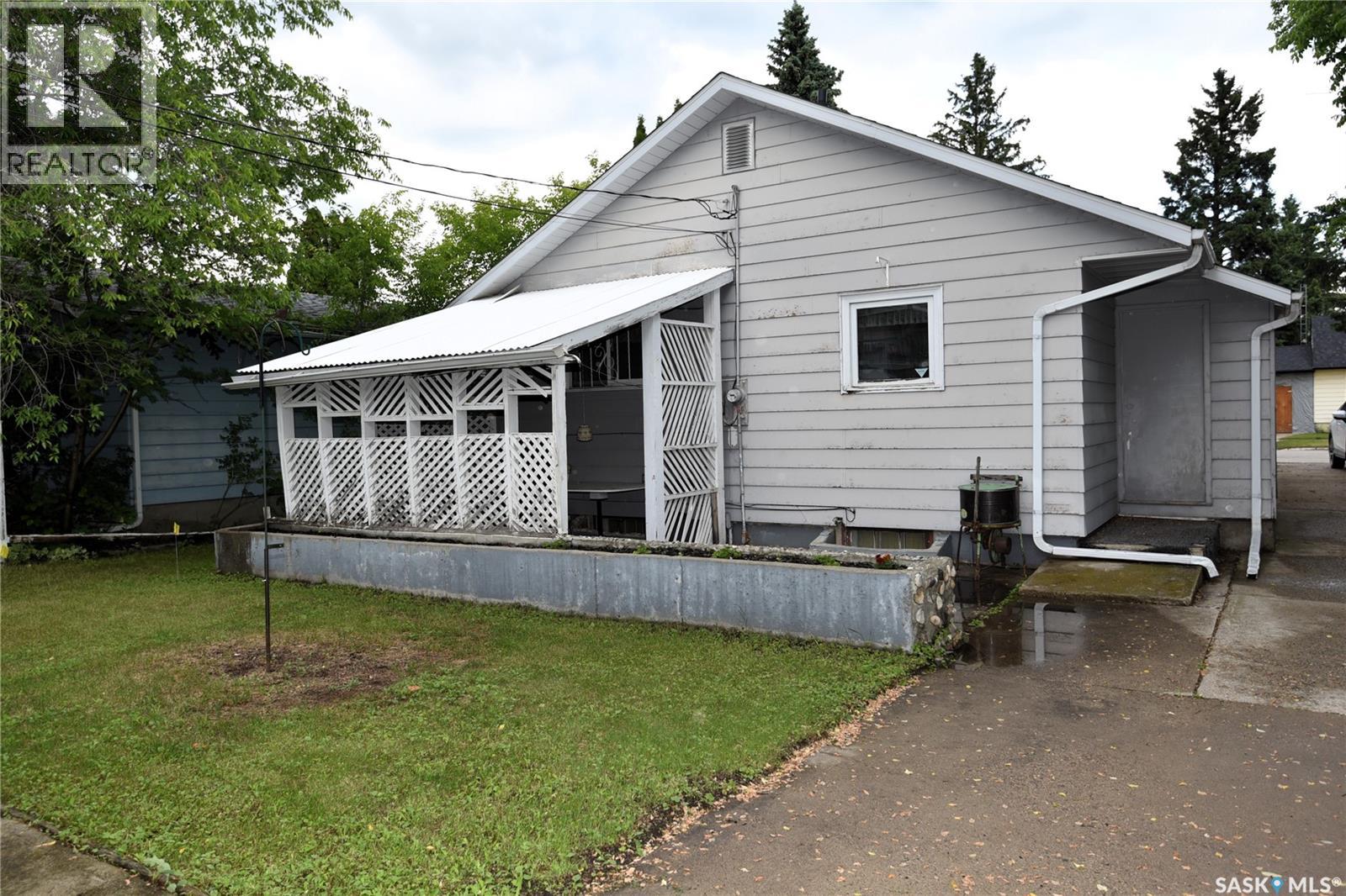 220 2nd STREET E - 26