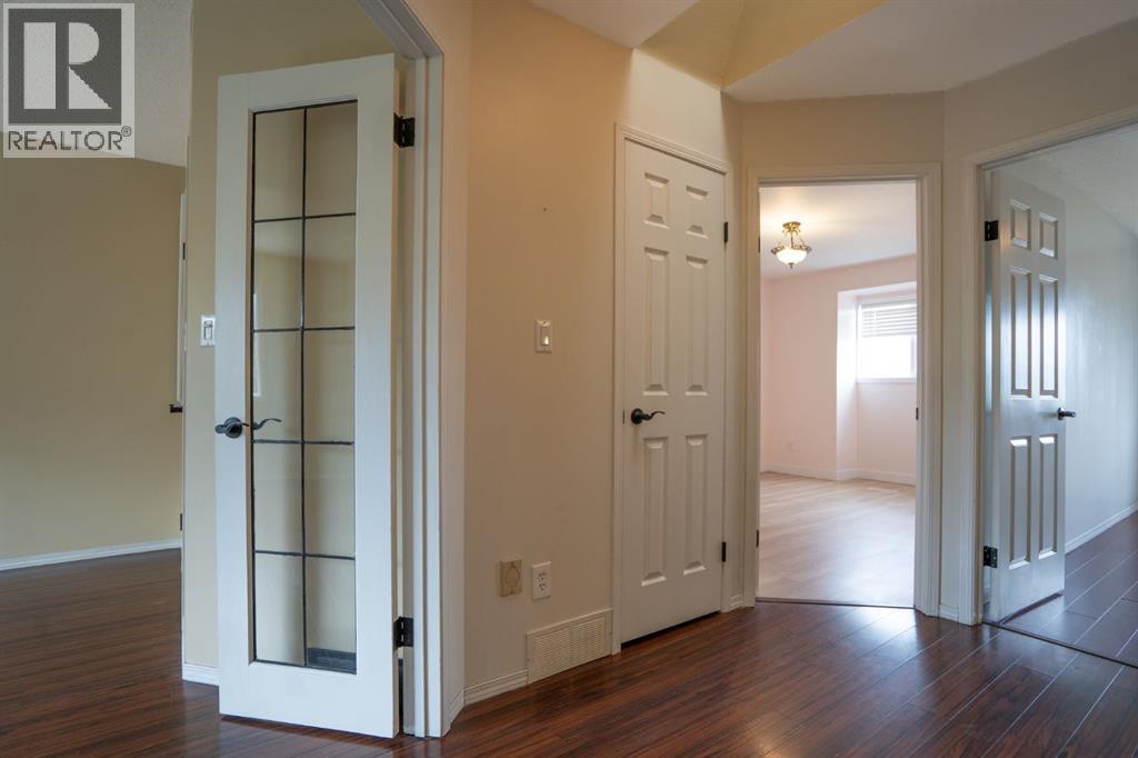5506 63A Street Close - 22