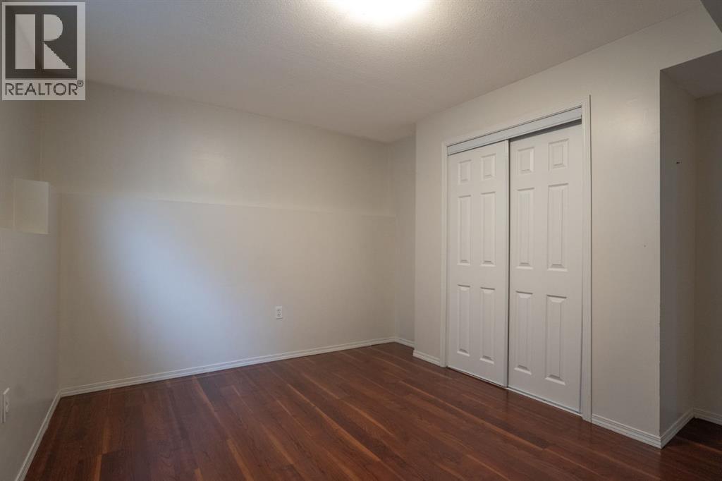 5506 63A Street Close - 35