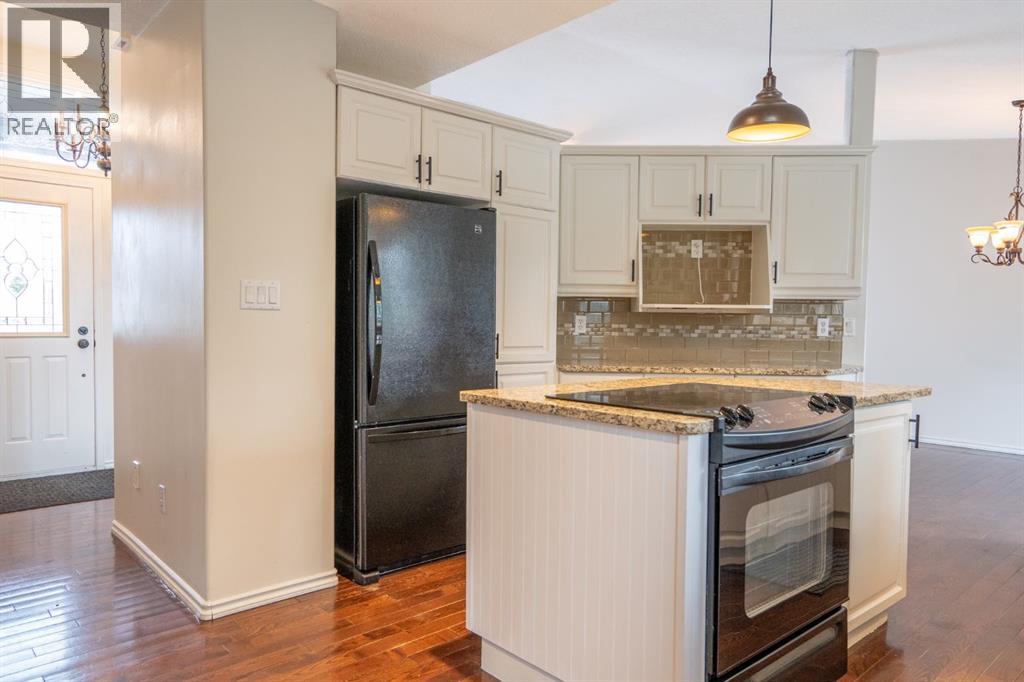 5506 63A Street Close - 18