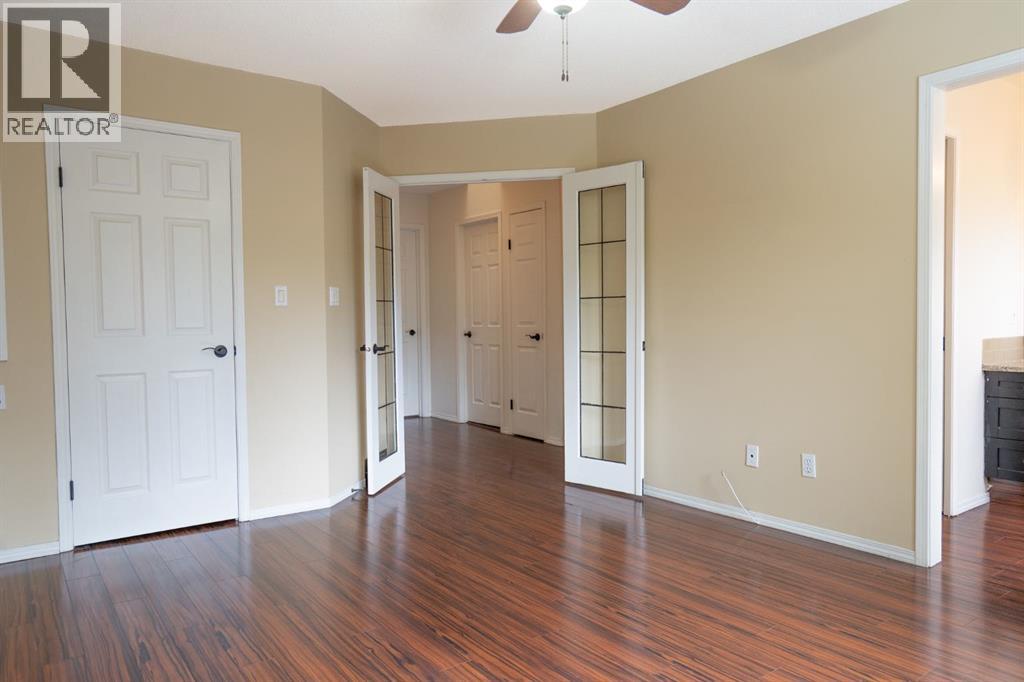 5506 63A Street Close - 24