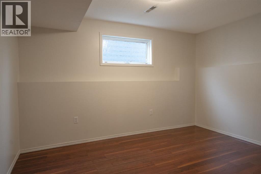5506 63A Street Close - 36