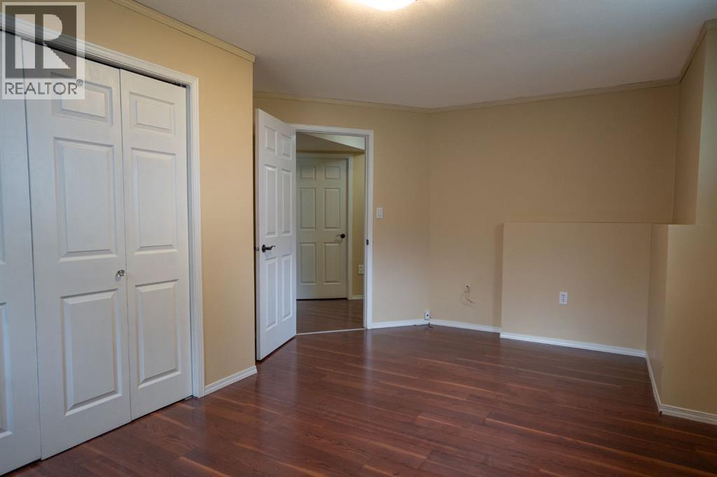 5506 63A Street Close - 39