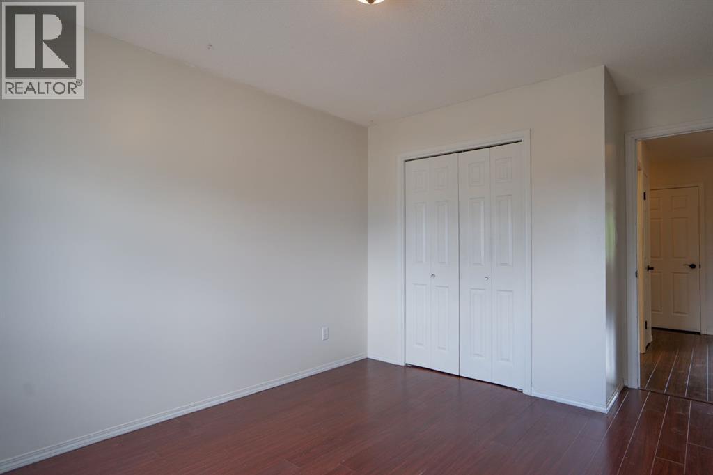 5506 63A Street Close - 32
