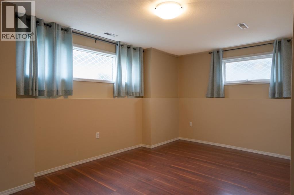 5506 63A Street Close - 38
