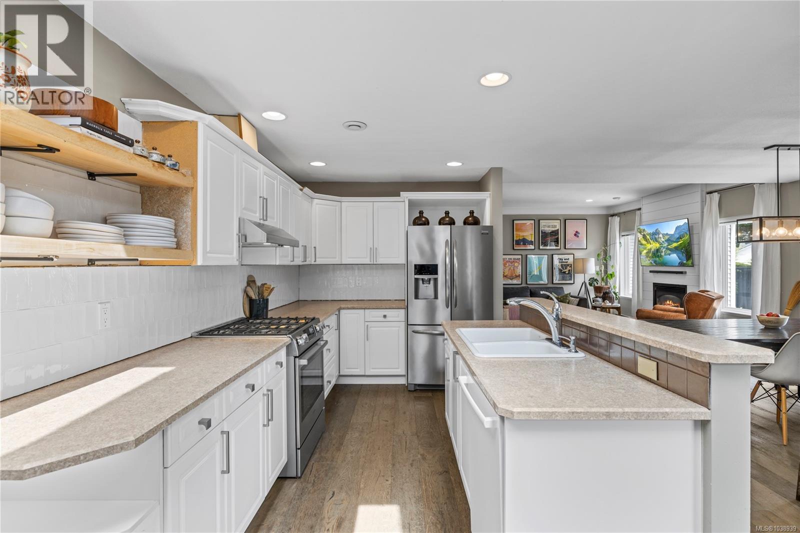 225 Crabapple Cres - 3