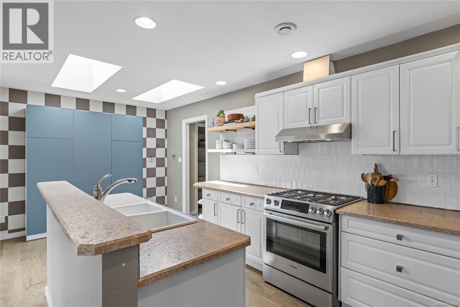 225 Crabapple Cres - 4