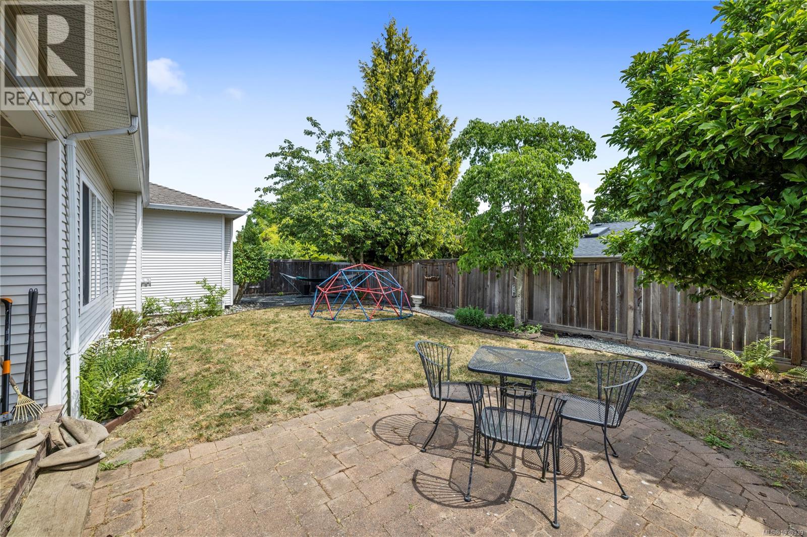 225 Crabapple Cres - 44