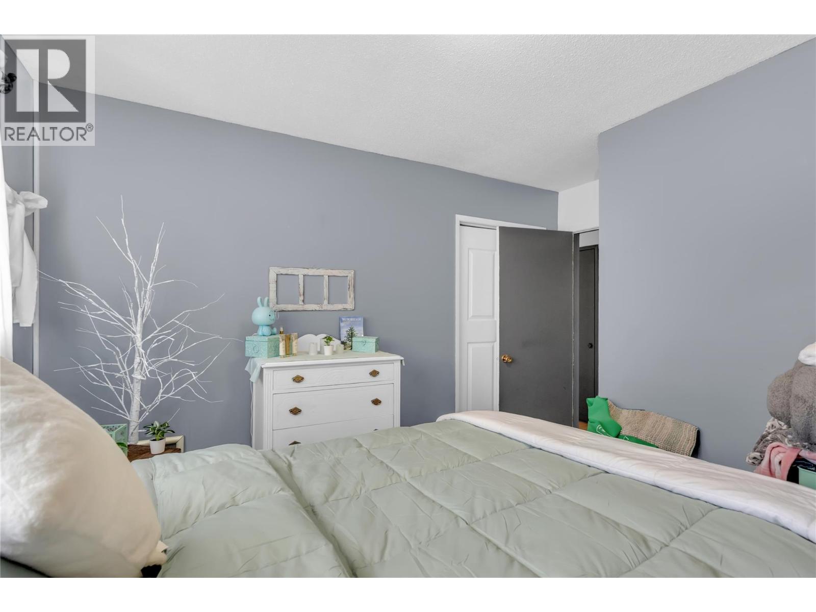  585 Rutland Road South, Kelowna