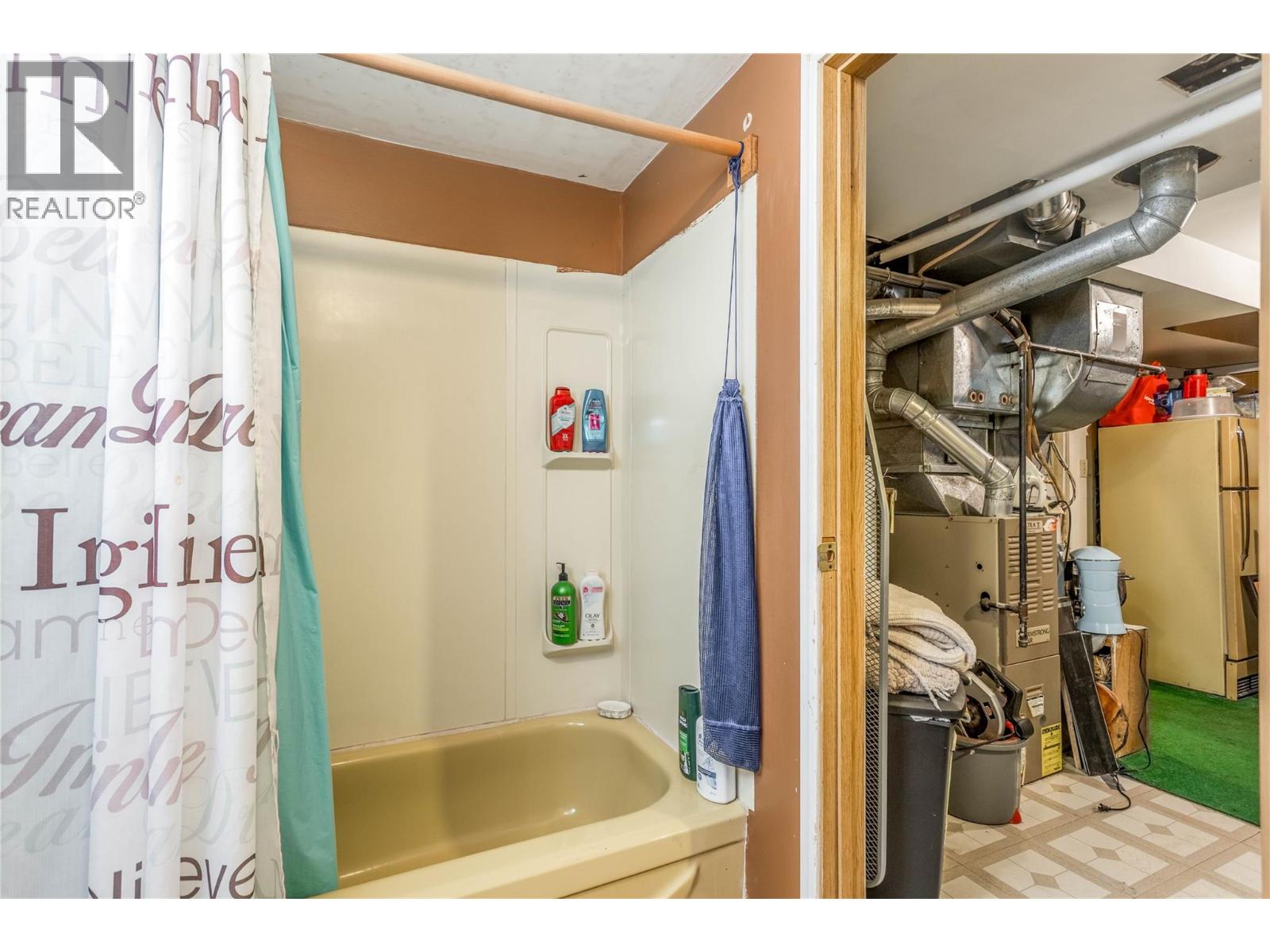  585 Rutland Road South, Kelowna