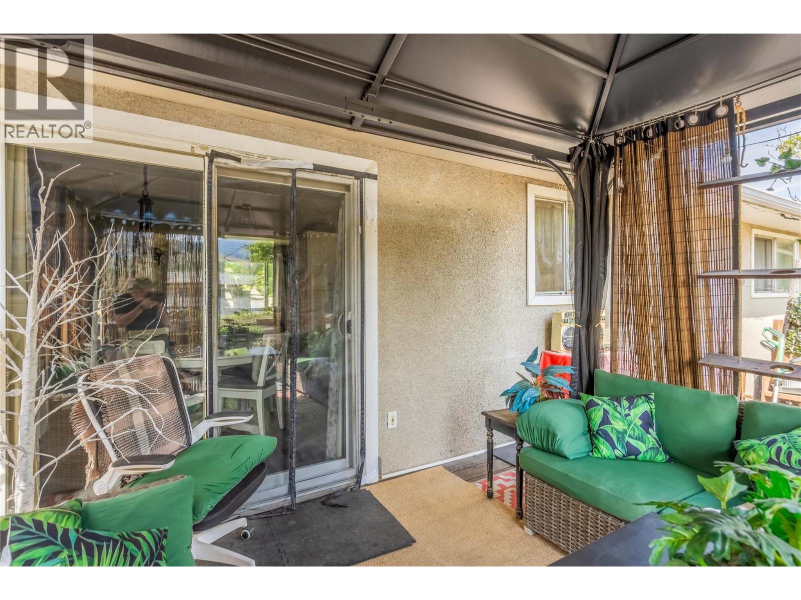  585 Rutland Road South, Kelowna