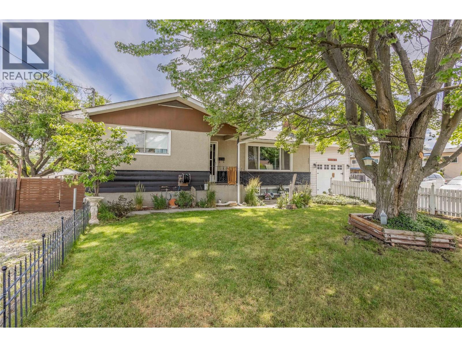  585 Rutland Road South, Kelowna