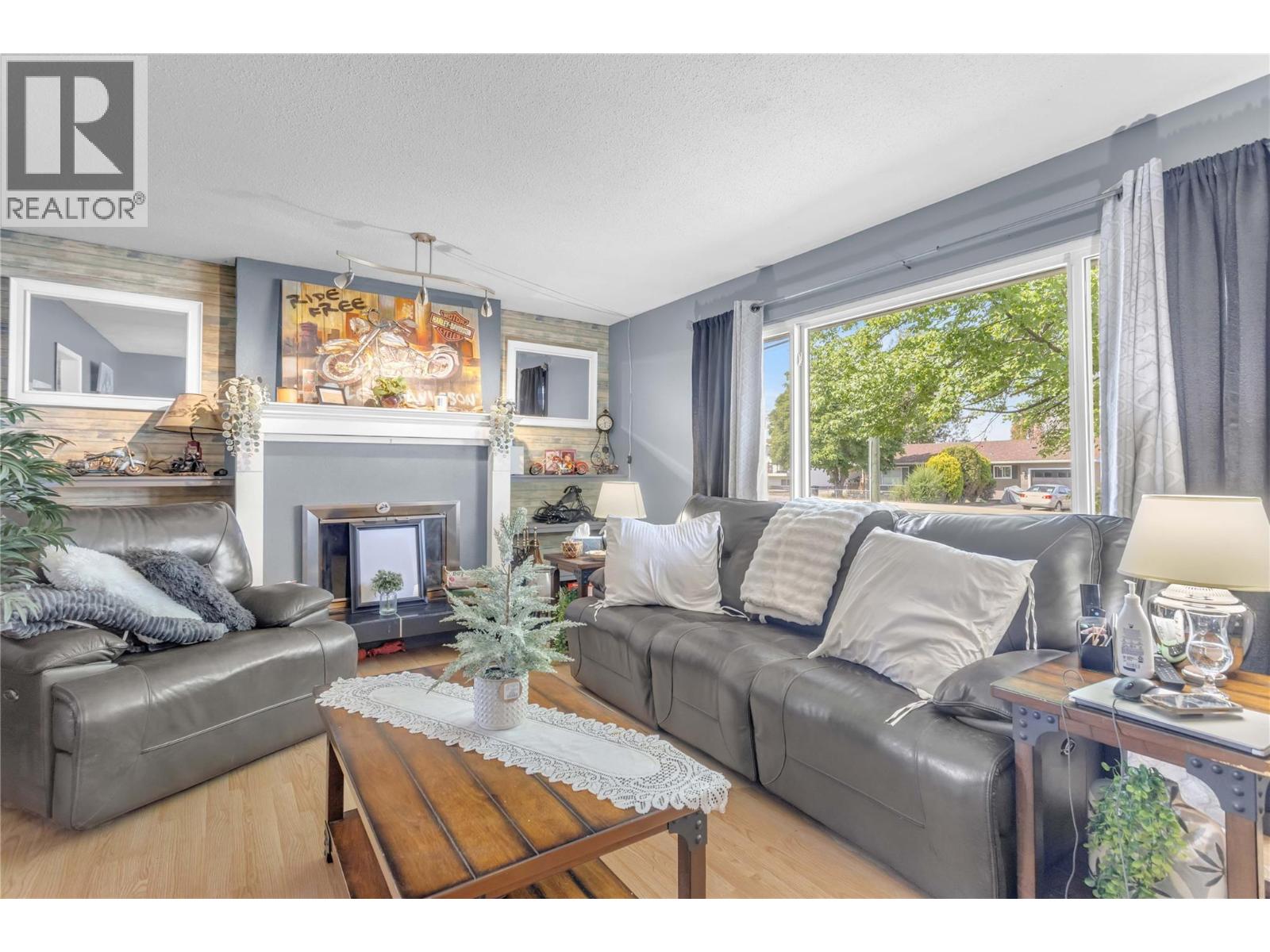  585 Rutland Road South, Kelowna