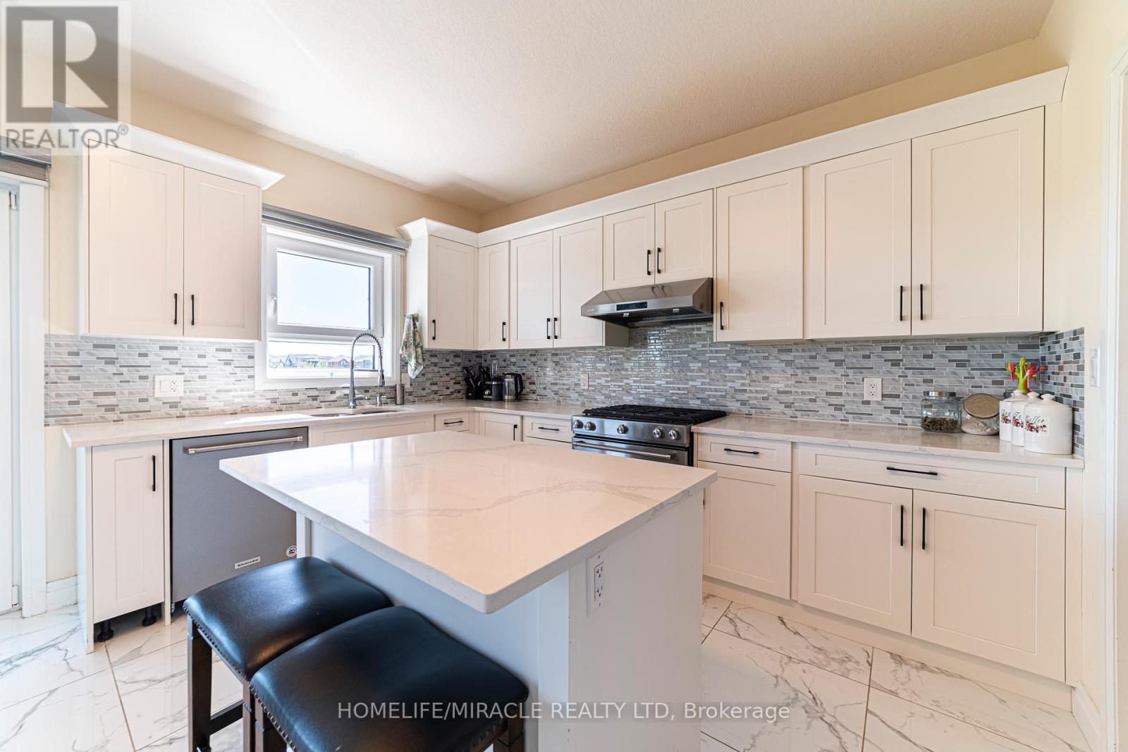 42 GRANDVILLE CIRCLE - 13