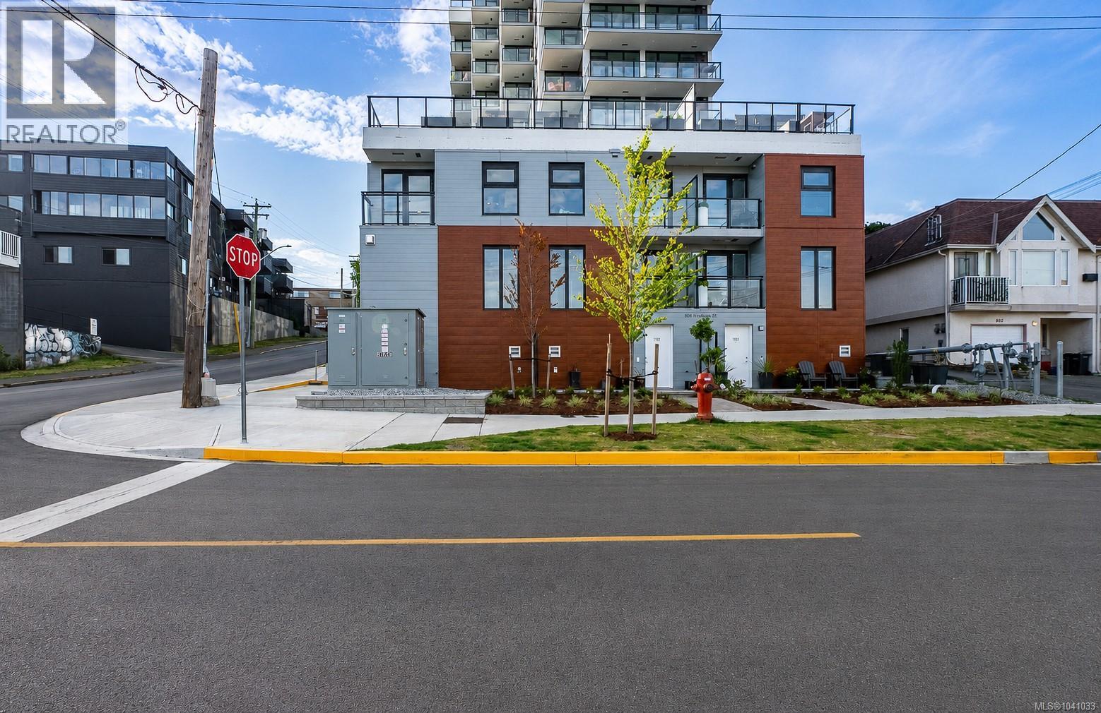 #TH1 896 Wollaston Rd - 41
