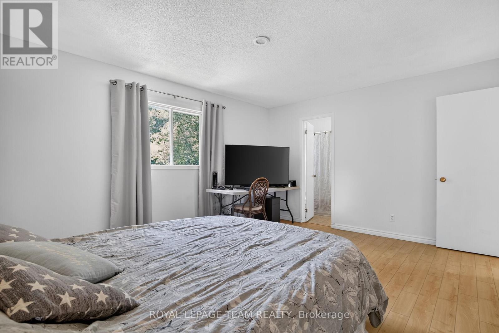 158 OAKWOOD DRIVE - 17