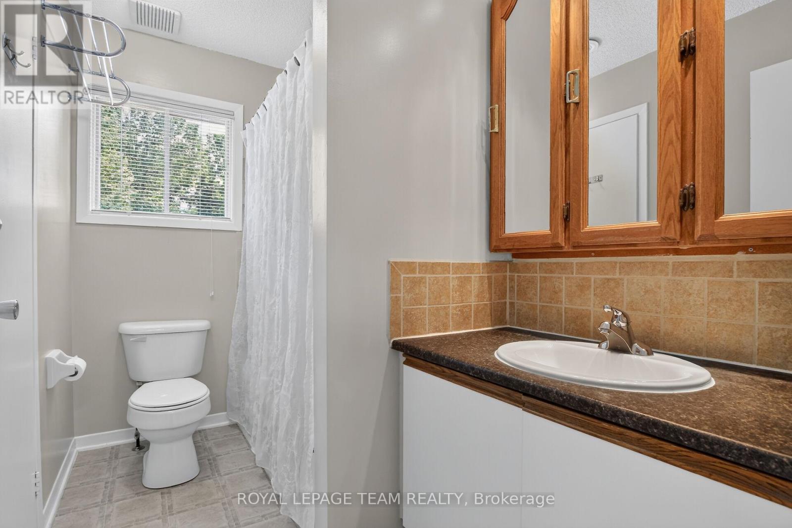 158 OAKWOOD DRIVE - 18