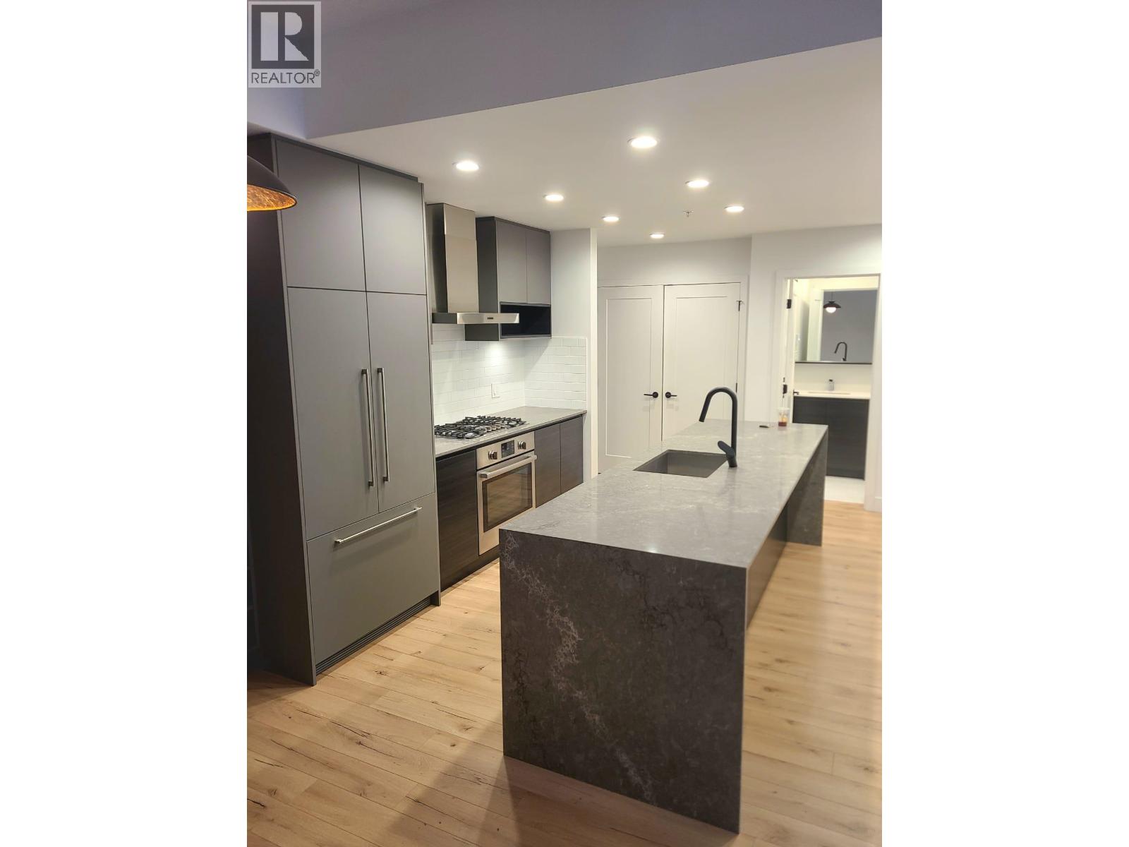 310 50 ELECTRONIC AVENUE — photo 2