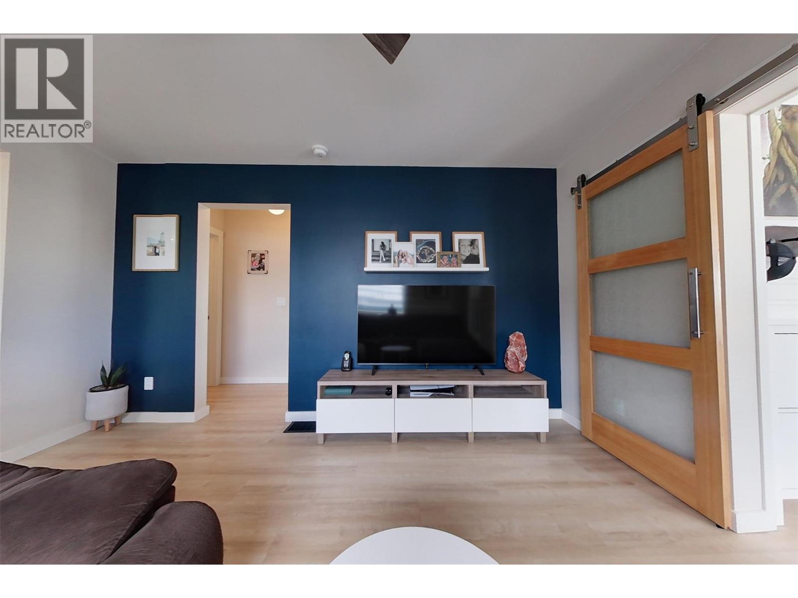 33 WALLINGER Avenue photo 4