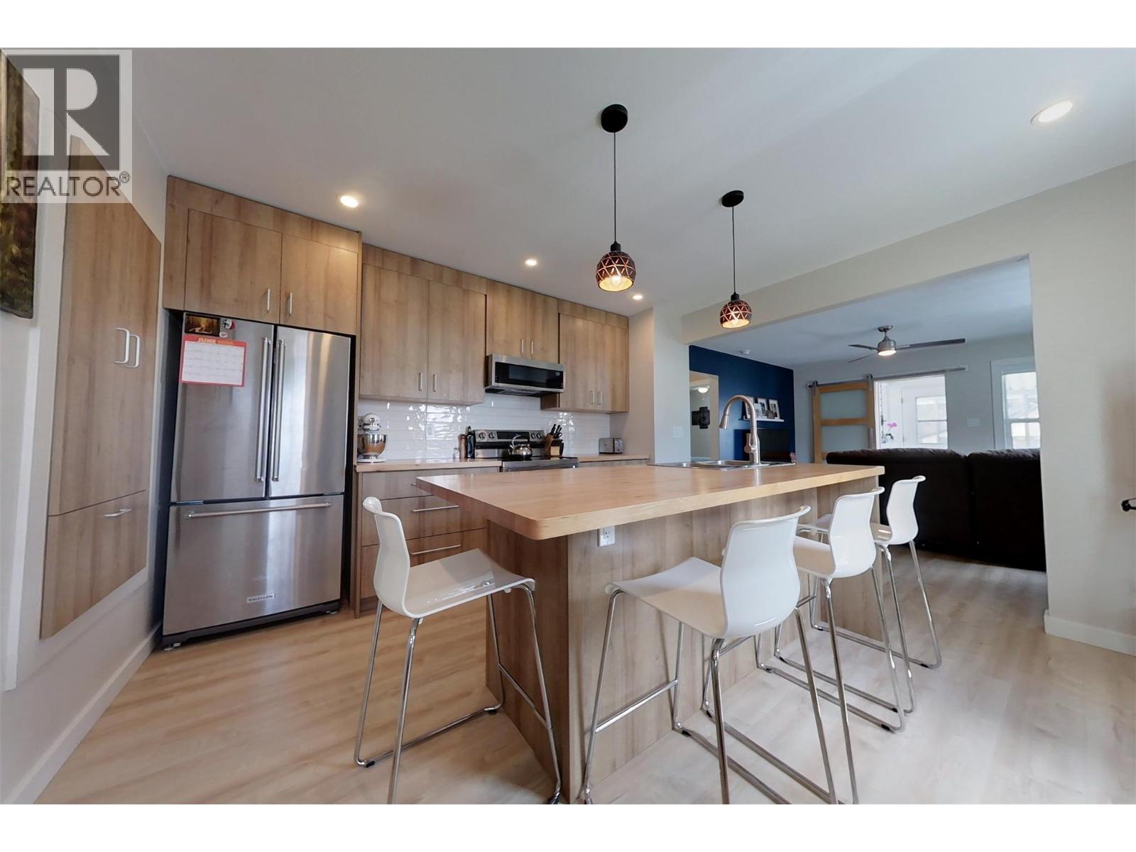 33 WALLINGER Avenue photo 8